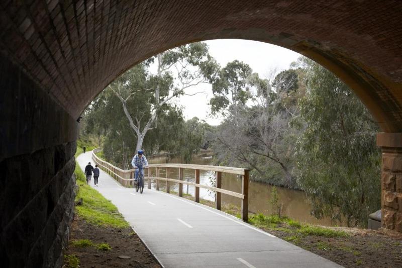 מלבורן Homestay - Yarra River Boulevard - Private Room מראה חיצוני תמונה